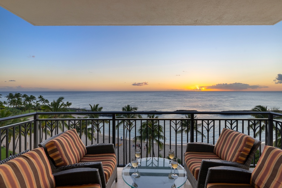 Enjoy the direct ocean view from the lanai.