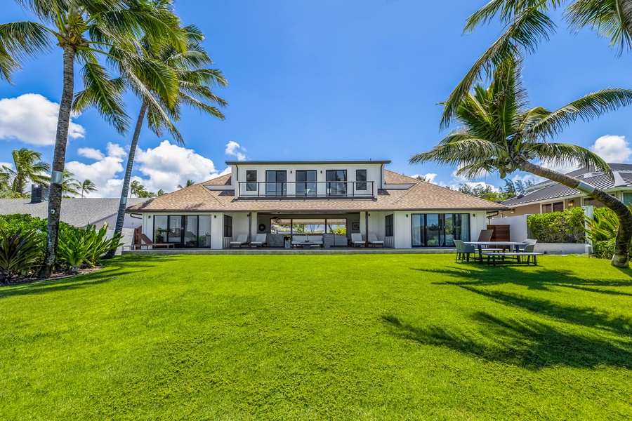 You'll love to call this gorgeous Hawaiian getaway your home away from home