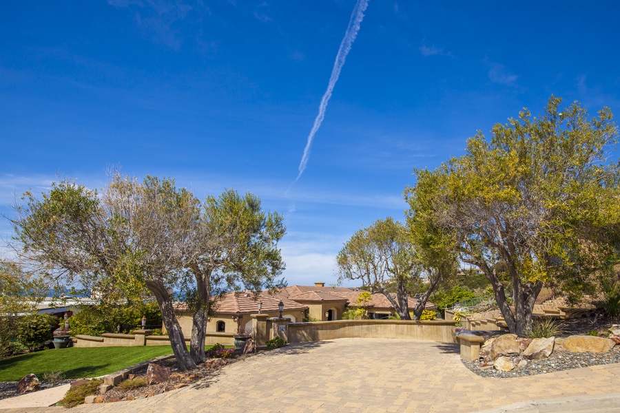 The long driveway off the cul du sac adds additional privacy