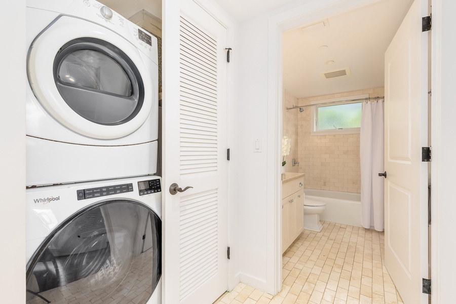 Your in-unit washer and dryer make laundry a breeze, while the full bathroom features everything you need to refresh.