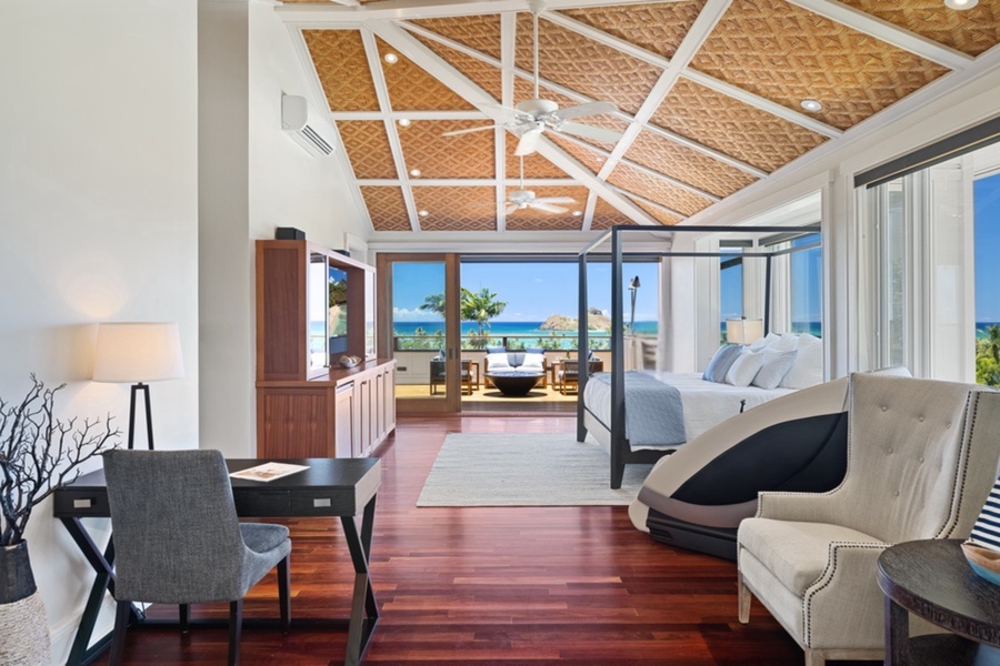 A dedicated workspace to stay productive while away.