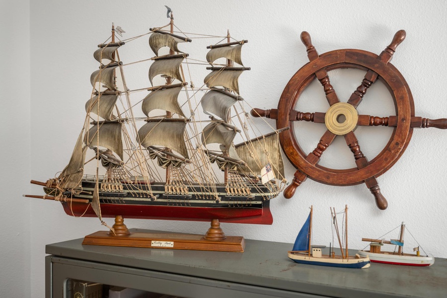 Adorned with maritime elegance to feel the island vibe.
