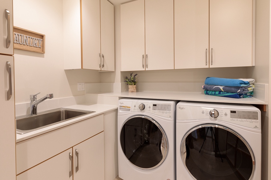Keeping the clutter at the laundry room with plenty of cabinets for storage