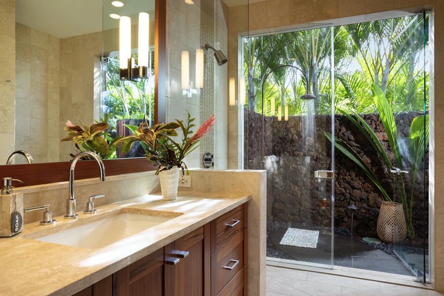 Guest bedroom en-suite bath with indoor and outdoor showers.