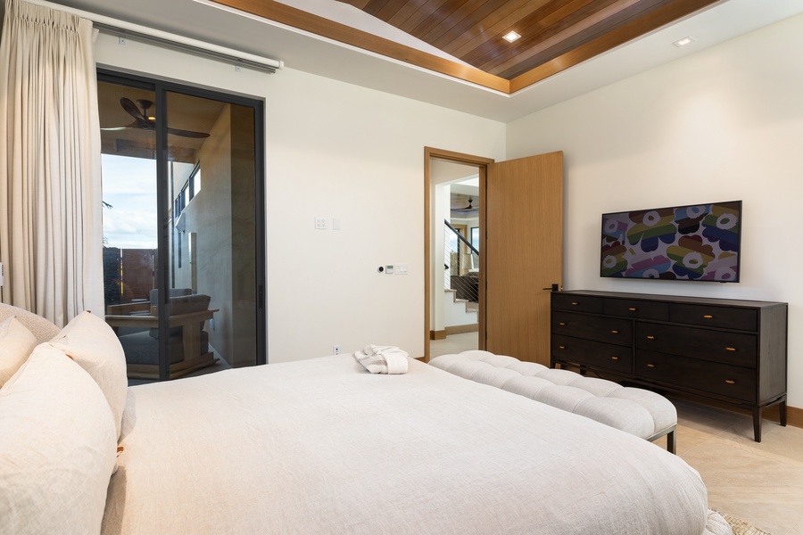 The suite has private lanai, ensuite bathroom, TV and central AC.