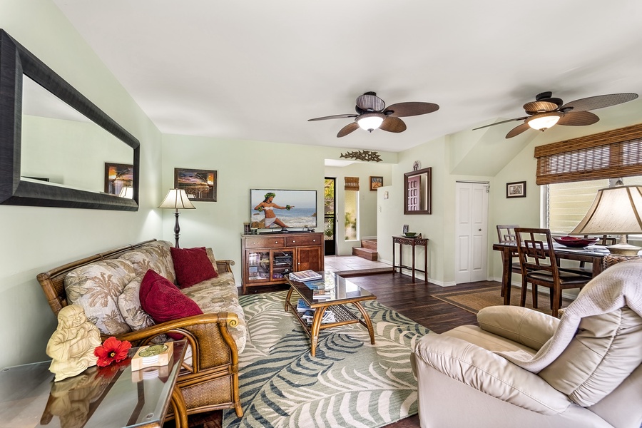 Spacious living room with A/C, Lanai Access and TV