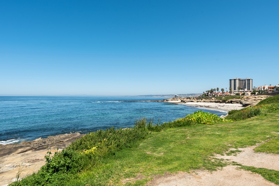 La Jolla beaches just steps away