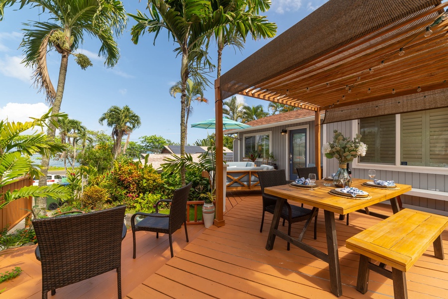 Front Lanai with separate seating areas - Dining Table, Outdoor Sofa Nook and Ocean View Seating for Two.