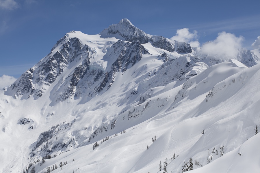 The home is an easy hour's drive to the renowned Mt Baker Ski resort.