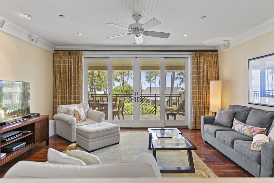 This spacious three-bedroom villa is located on the 3rd floor, allowing guests to relax with sweeping ocean views of the North Shore of Oahu.
