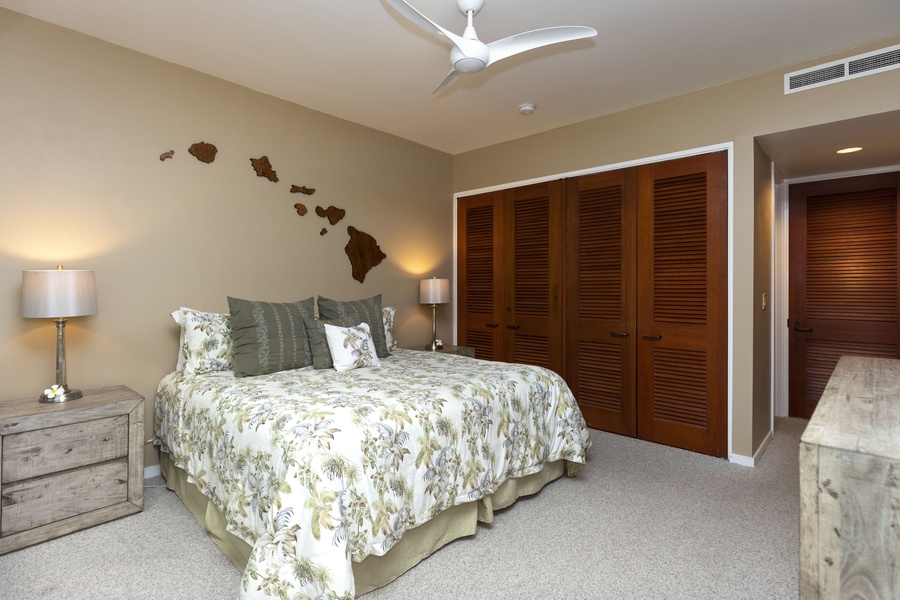 Enjoy a King bed and a great deal of space in the guest suite.