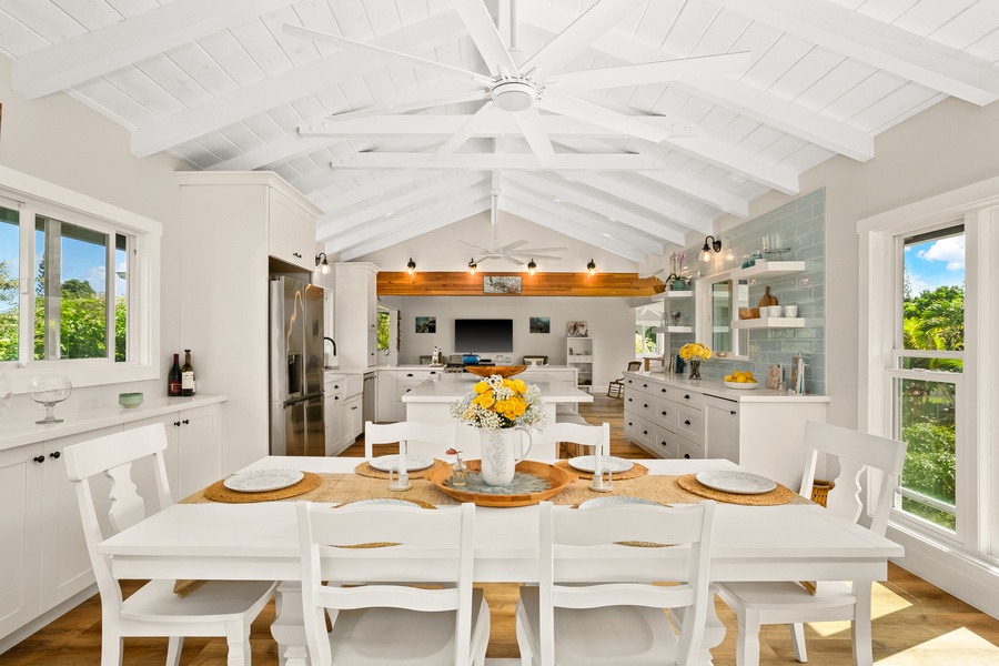 Bright and airy dining area, perfect for enjoying a family meal in paradise.