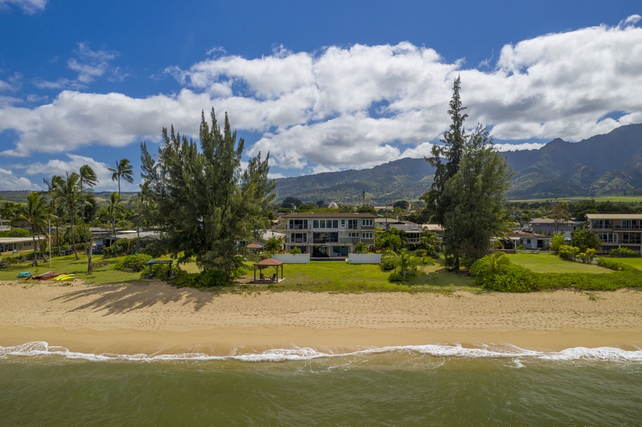 Gorgeous beachfront home in Waialua.