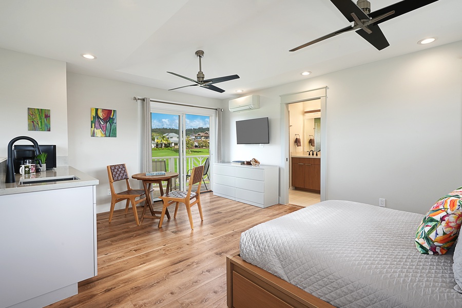 Ohana bedroom above garage with ensuite bathroom and lanai