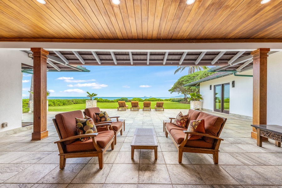 Retreat to luxury on the covered lanai overlooking Kailua Bay and the iconic Mokulua Islands.