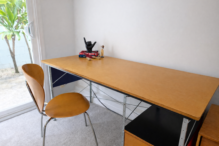 Desk area off livingroom