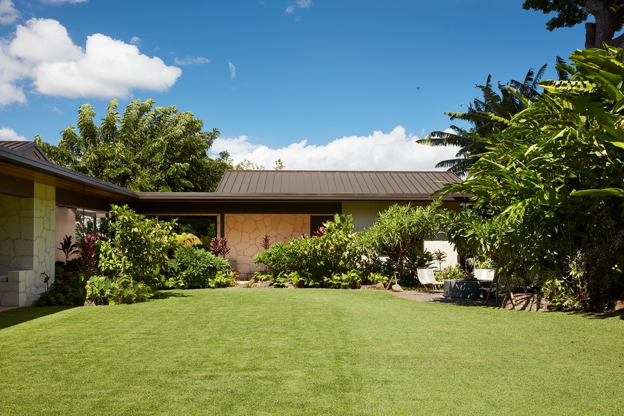From its lush gardens to its thoughtfully designed outdoor spaces, this private Honolulu estate offers an exceptional setting for extended island stays.