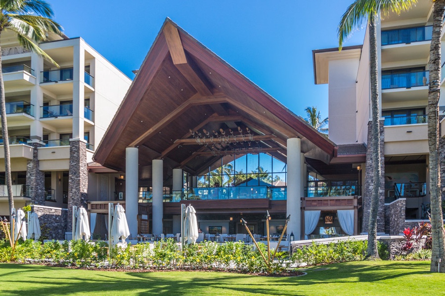 Elegant Ocean View Entrance Lobby and Restaurant