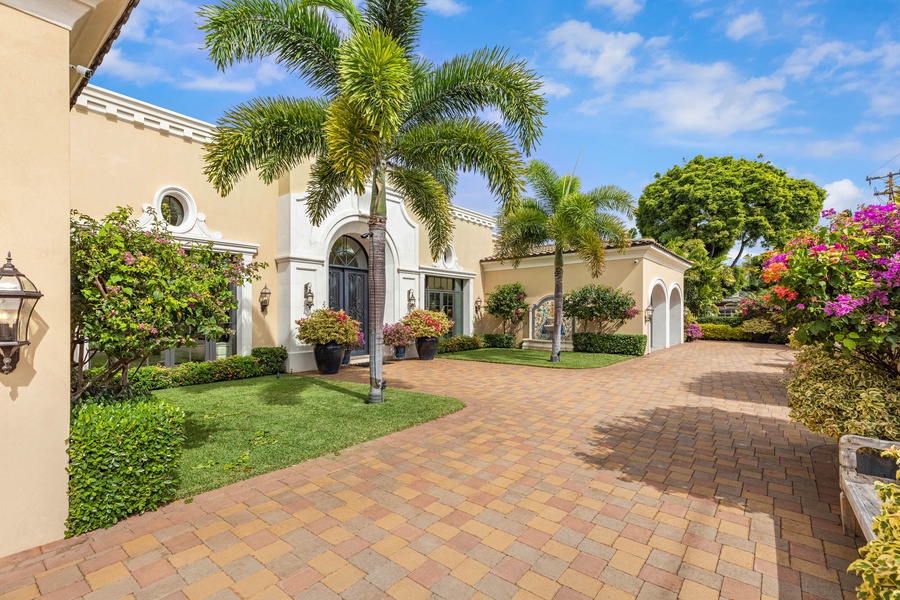 The entry way as you arrive for your vacation.