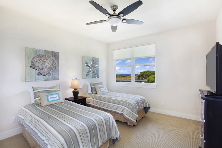 Guest Bedroom 2 Upstairs