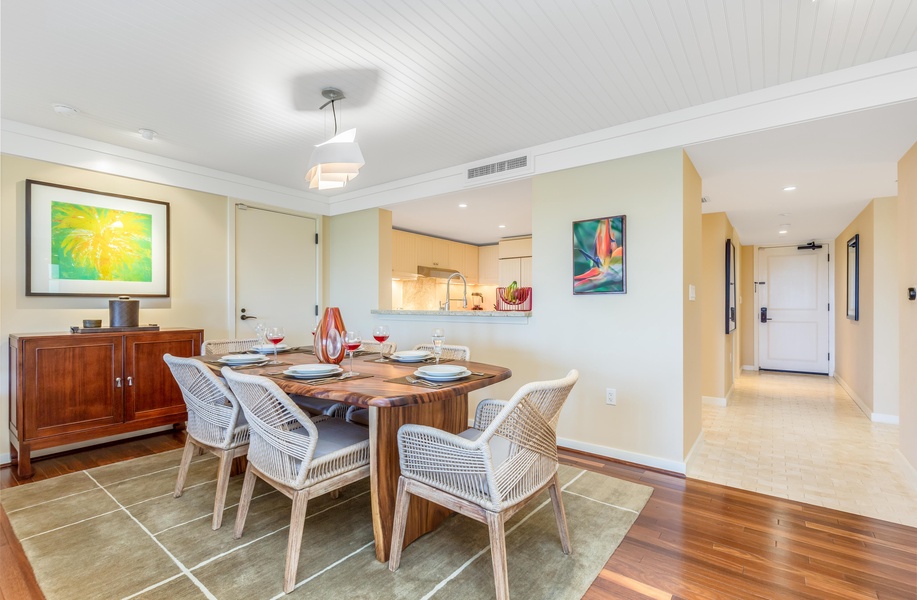 Dining area, seating for 6