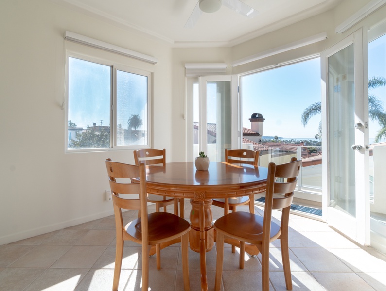 Discover the charming breakfast nook, a cozy corner adjacent to the kitchen and with access to the patio