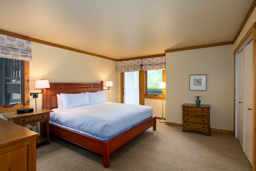 Sink into the embrace of a soft and comfortable master bed, while enjoying the luxury of direct access to the view deck, creating a seamless connection between restful sleep and breathtaking scenery