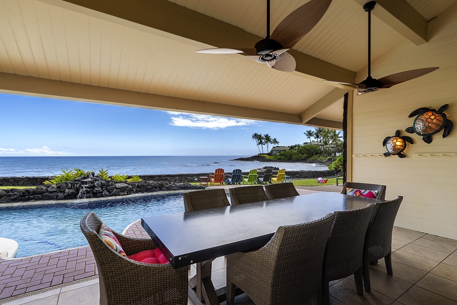 Outdoor dining for 8 guests pool side