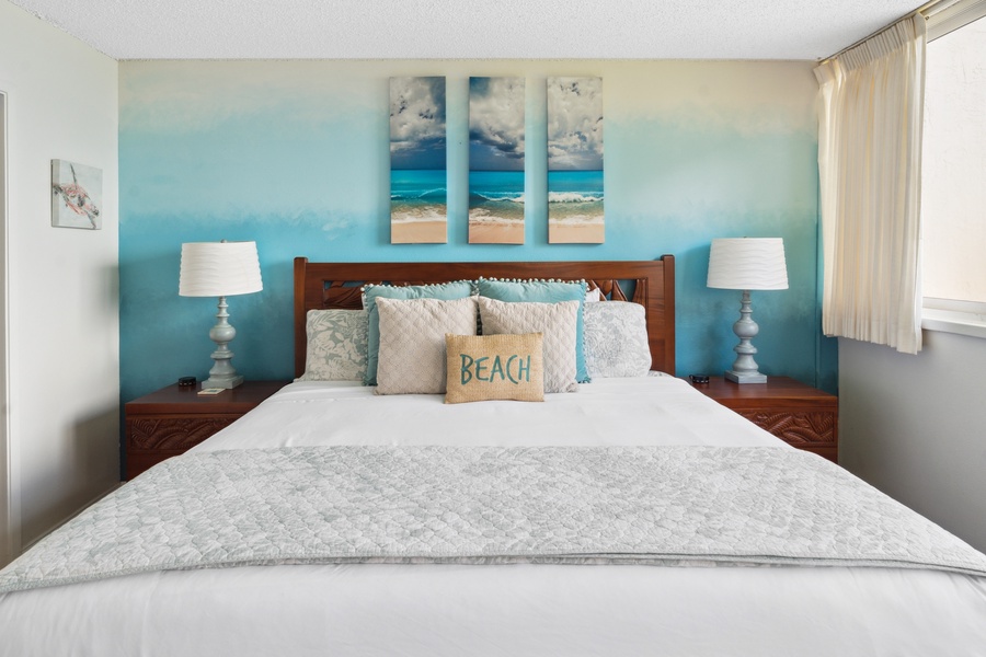 Drift into peaceful slumber in Royal Kahana 308’s calming bedroom, complete with a king bed and coastal decor.