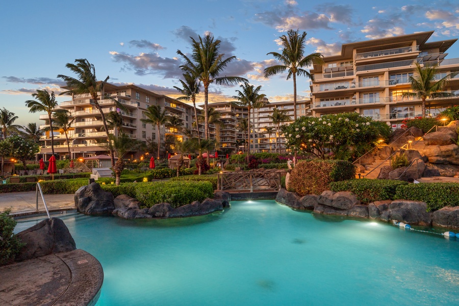 Twilight colors the sky over the pool just steps from Honua Kai Konea 204’s ocean-view lanai.