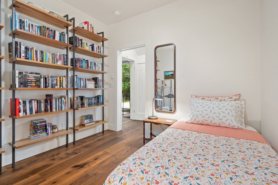 The PADDEN room, a cozy twin bedroom with artistic touches and treehouse views.