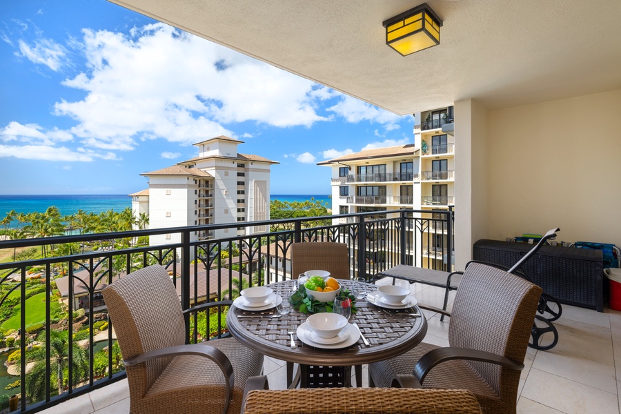 Enjoy your morning coffee with the impressive ocean views from the large lanai, as well as mountain and golf course views from the back lanai.