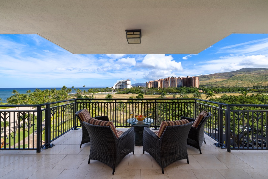 Any photographer would love those mountains from the lanai.