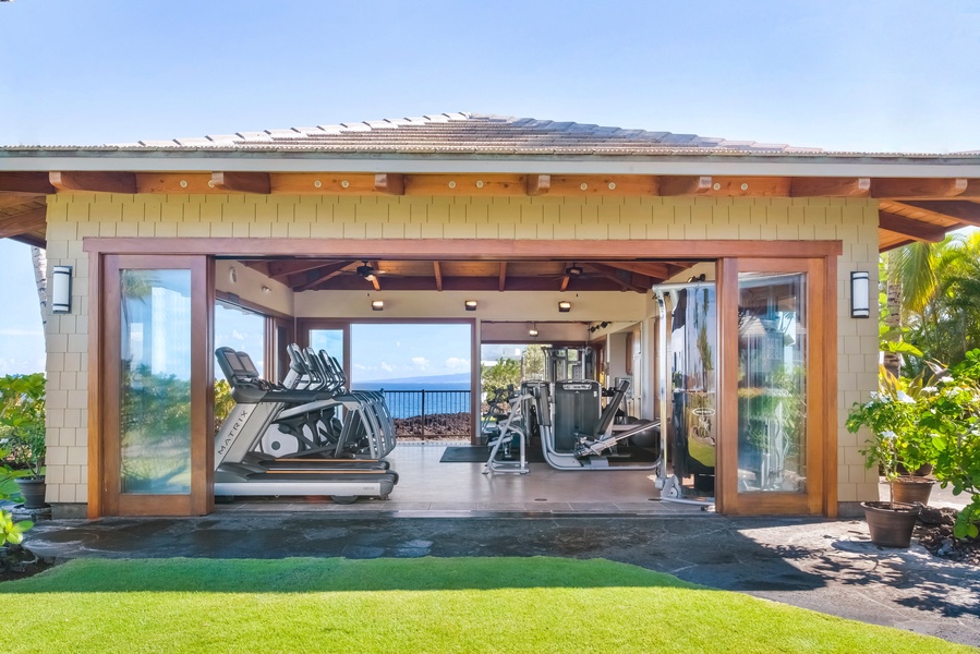 Hali'i Kai's private fitness center perched on the cliffs overlooking the ocean