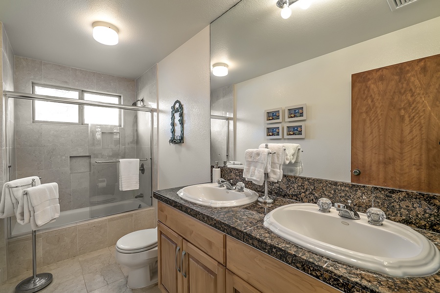 Cottage: Guest Bathroom