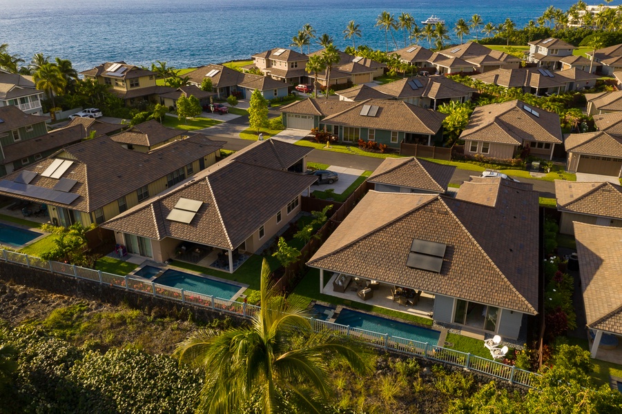 The home is only a 10-minute walk from Keauhou Bay