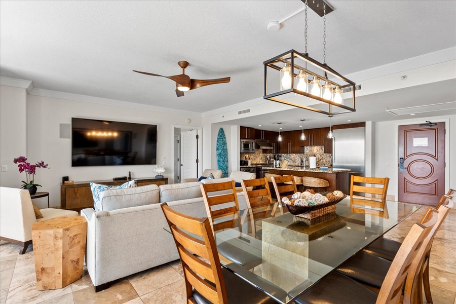 Honua Kai Hokulani 825 features an open-concept living and dining area—perfect for family gatherings.