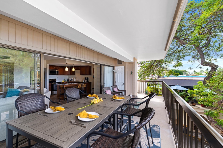 Outdoor dining with stunning garden views—fresh air and tropical scenery await.