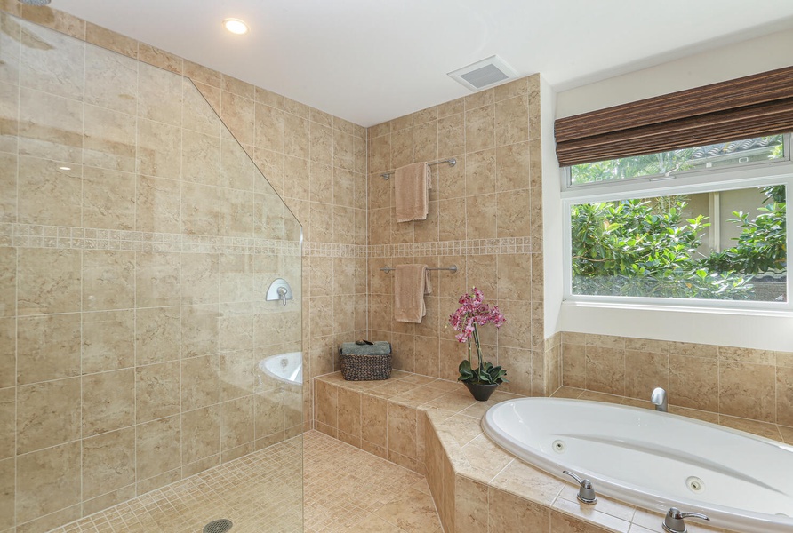 Jacuzzi tub and walk-in shower in the primary bedroom's ensuite bathroom