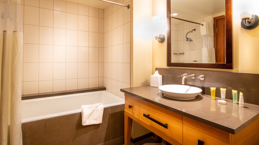 The second guest bath with tub and shower combination.