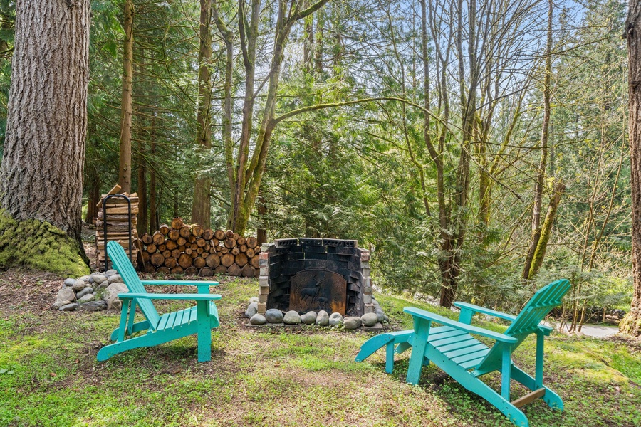 Roast marshmallows and share stories around the wood-burning firepit in the backyard.
