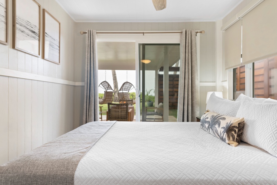 Main bedroom with access to an outdoor lanai