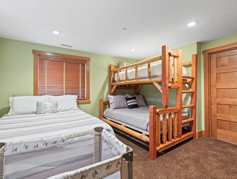 Our delightful family room features charming bunk beds for children and a cozy crib, ensuring a cherished and comfortable stay for the whole family