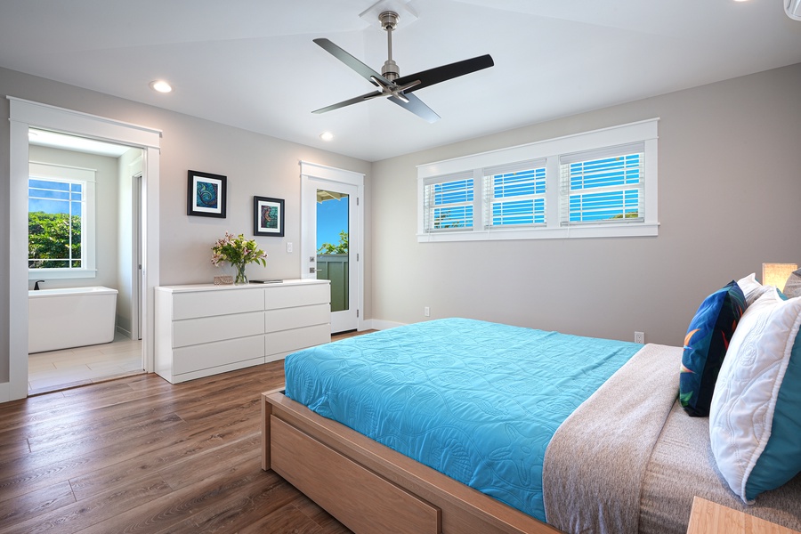 Upstairs bedroom 4 with AC, private lanai, and ensuite bathroom