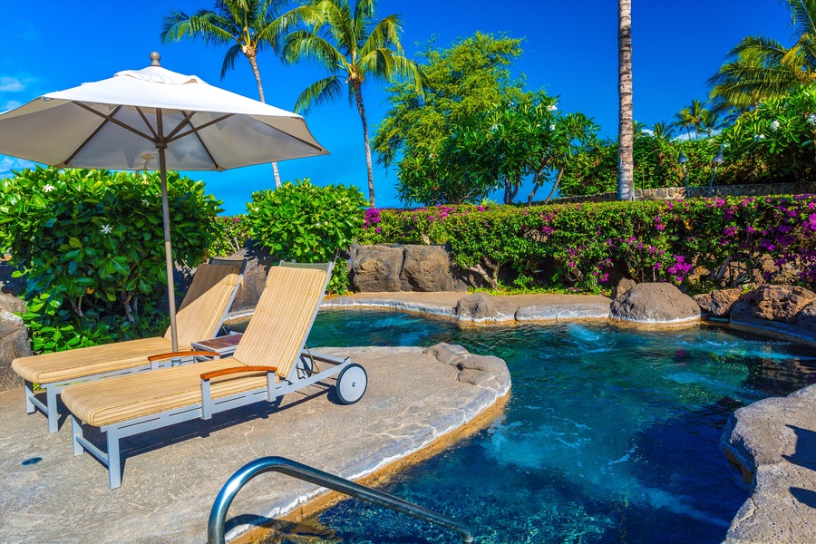 Sun-soaked Ocean View Adult-Use Spa Hot Tub (18 and over) Whirlpool Spa in Wailea Beach Villas