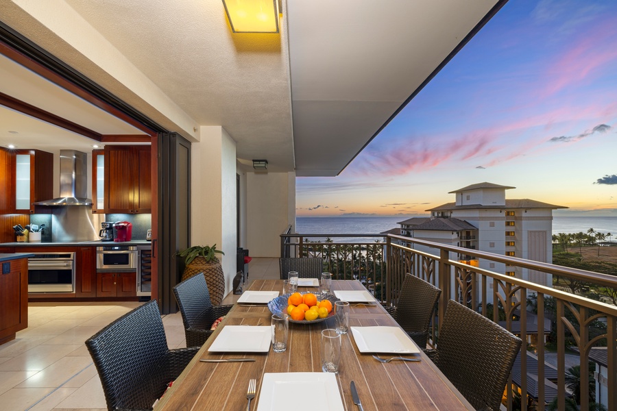 Al fresco dinner on the lanai.