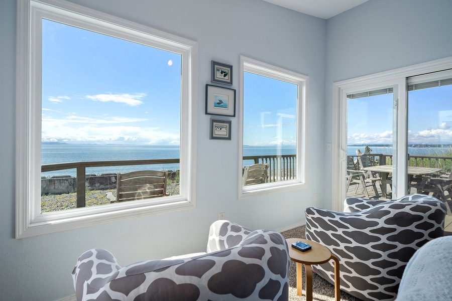 The West-facing living room cozy seating area with ocean views.