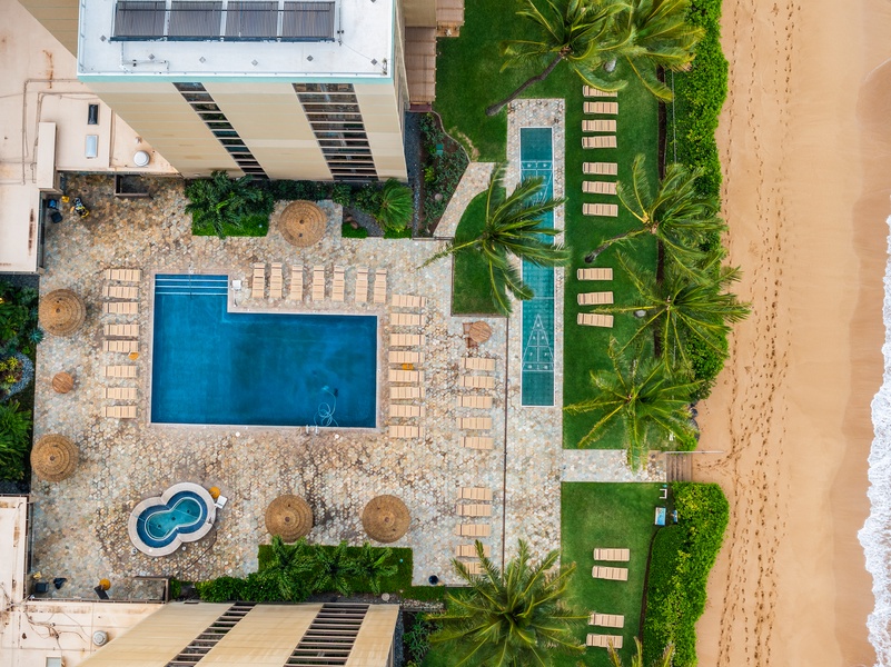 Aerial view of Mahana Resort 1118's oceanfront pool.