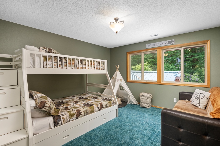 The Little Bears Room at the second floor comes with a twin-over-full bunk bed, a sofa that converts into a full futon, and plenty of toys, including a Teepee with twinkle lights for endless fun
