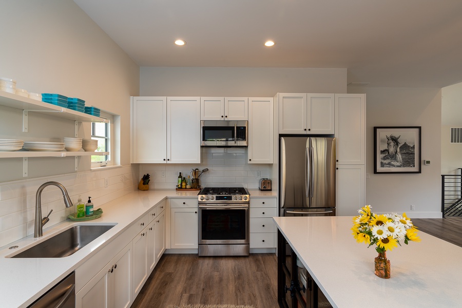 The bright and modern kitchen is fully equipped and ready for you to prepare your favorite meals